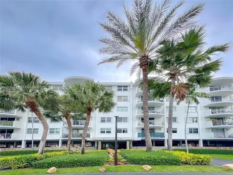 210 Sea View Drive Key Biscayne FL 33149
