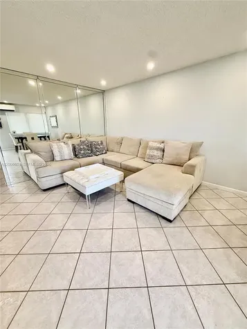 800 SW 11th Avenue Hallandale Beach FL 33009