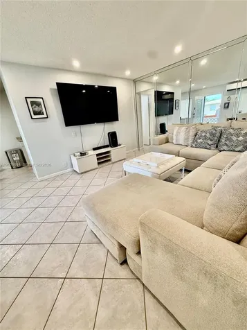 800 SW 11th Avenue Hallandale Beach FL 33009