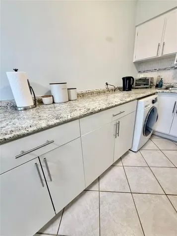 800 SW 11th Avenue Hallandale Beach FL 33009