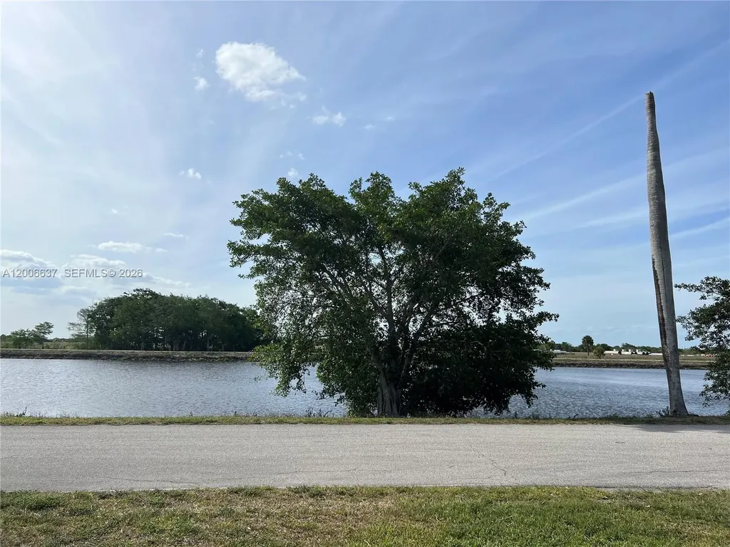 1510 River Road Moore Haven FL 33873