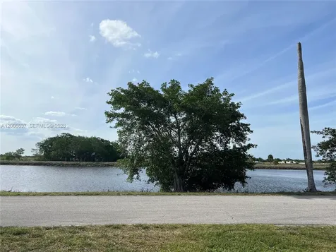 1510 River Road Moore Haven FL 33873