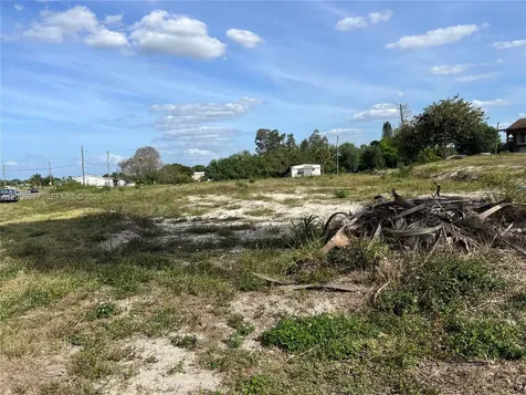 1510 River Road Moore Haven FL 33873