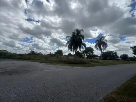 1510 River Road Moore Haven FL 33873
