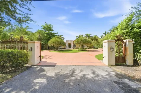 9898 NW 133rd Street Hialeah Gardens FL 33018
