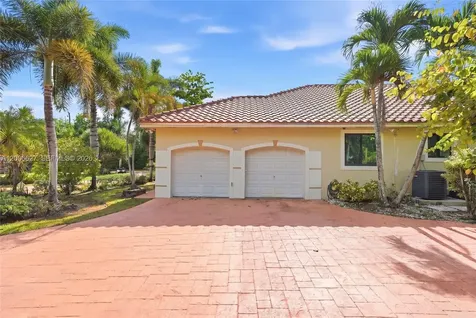 9898 NW 133rd Street Hialeah Gardens FL 33018
