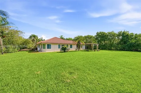 9898 NW 133rd Street Hialeah Gardens FL 33018