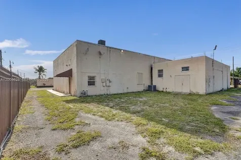 4167 SW 18th Street West Park FL 33023