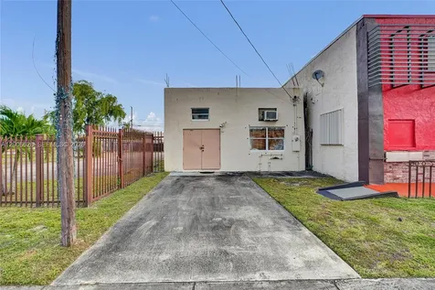 4167 SW 18th Street West Park FL 33023