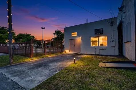 4167 SW 18th Street West Park FL 33023