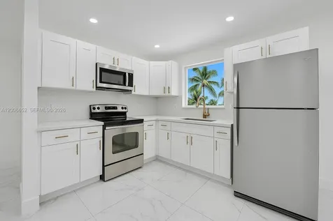 105 NW 14th Way Dania Beach FL 33004