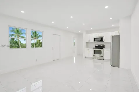 105 NW 14th Way Dania Beach FL 33004