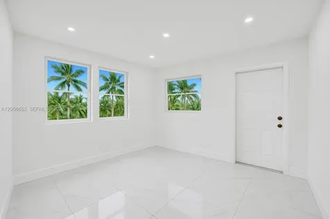 105 NW 14th Way Dania Beach FL 33004