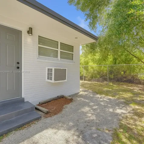 105 NW 14th Way Dania Beach FL 33004