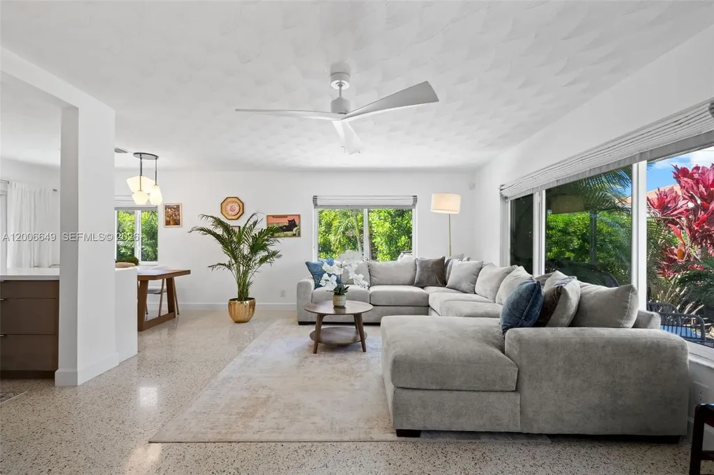 930 N 11th Court Hollywood FL 33019