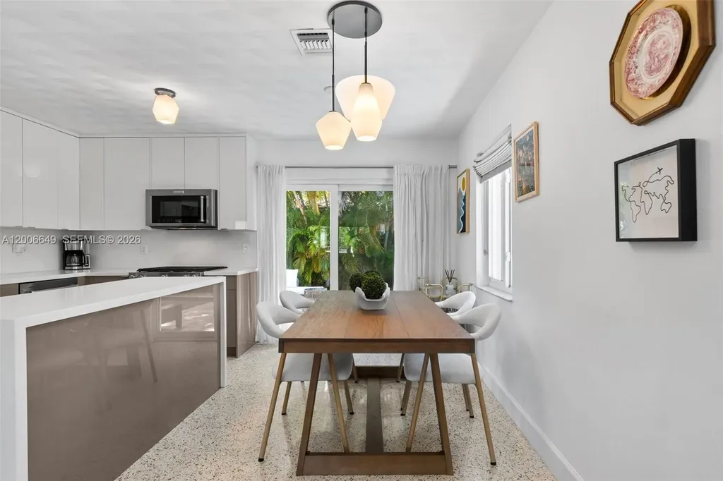 930 N 11th Court Hollywood FL 33019
