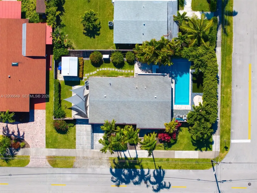 930 N 11th Court Hollywood FL 33019