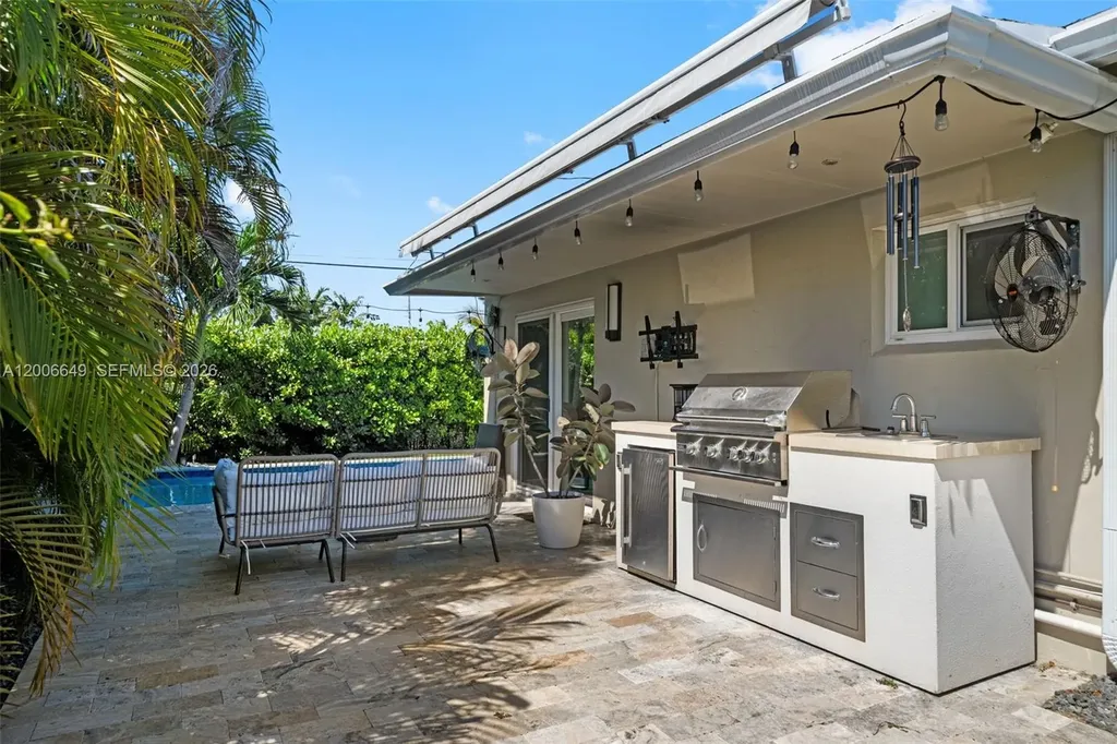 930 N 11th Court Hollywood FL 33019