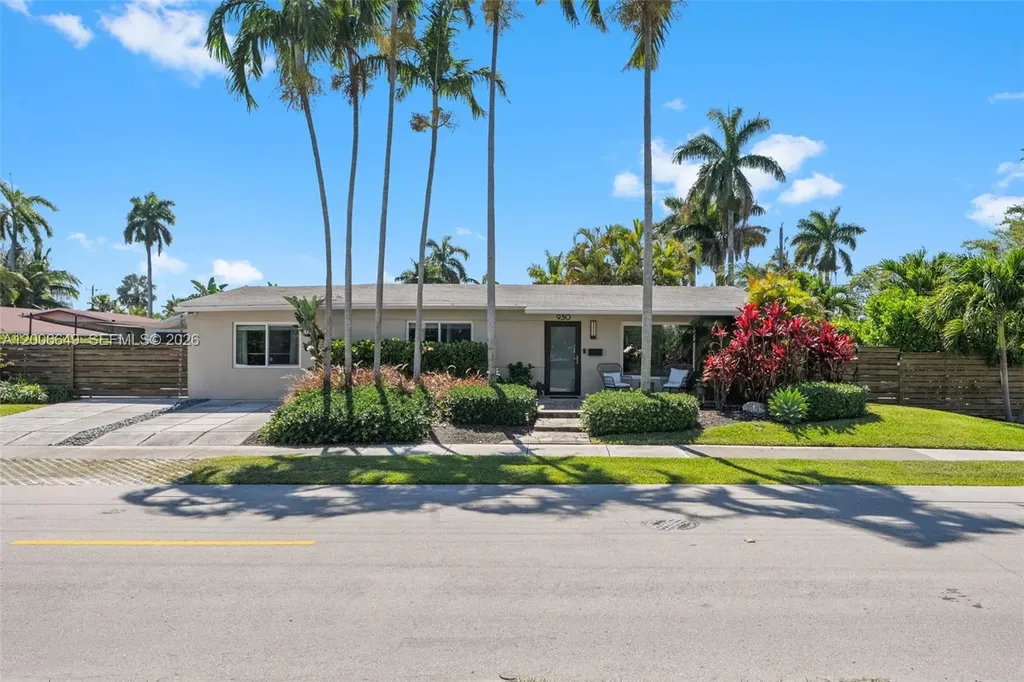 930 N 11th Court Hollywood FL 33019