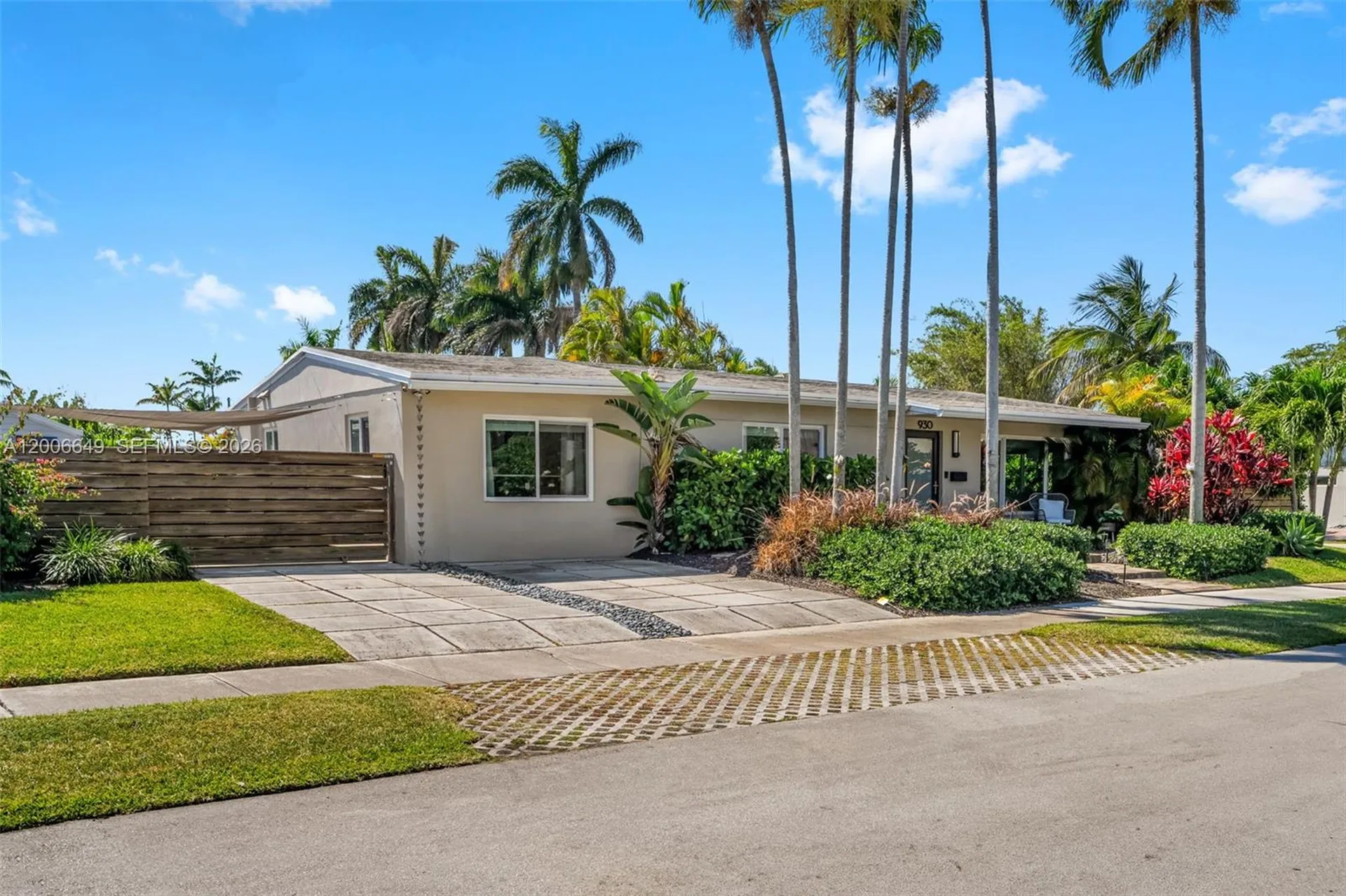 930 N 11th Court Hollywood FL 33019