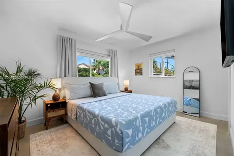 930 N 11th Court Hollywood FL 33019