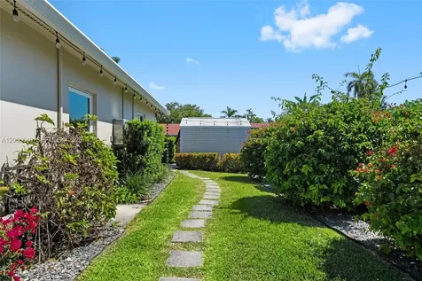 930 N 11th Court Hollywood FL 33019