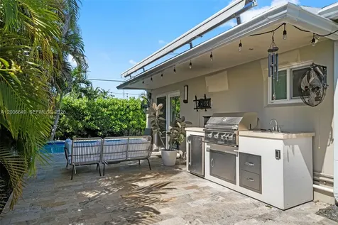 930 N 11th Court Hollywood FL 33019