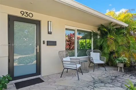 930 N 11th Court Hollywood FL 33019