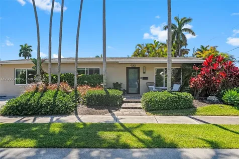 930 N 11th Court Hollywood FL 33019