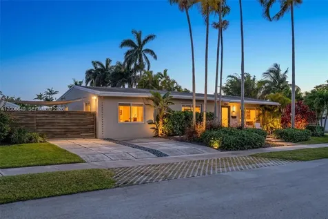930 N 11th Court Hollywood FL 33019