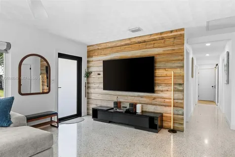 930 N 11th Court Hollywood FL 33019