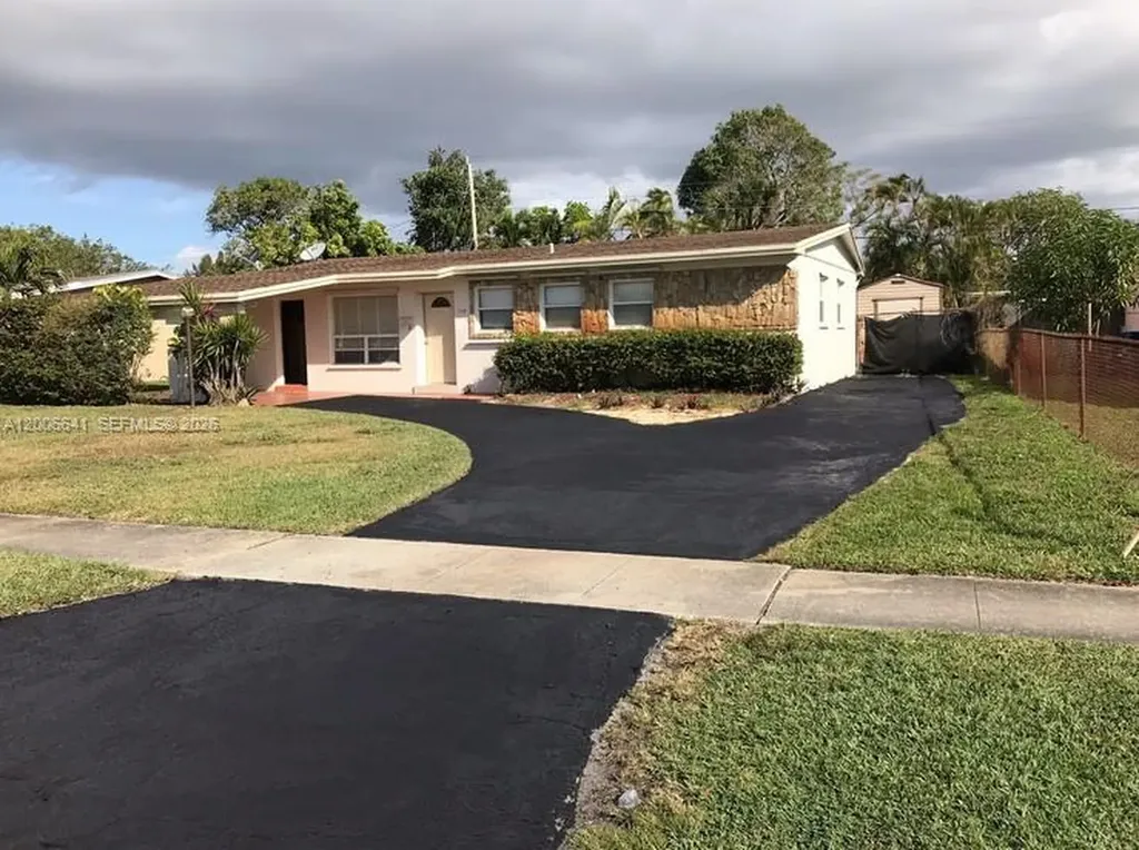 1118 NW 43rd Terrace Lauderhill FL 33313