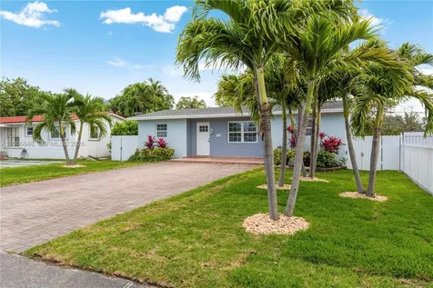 330 SW 104th Court Sweetwater FL 33174