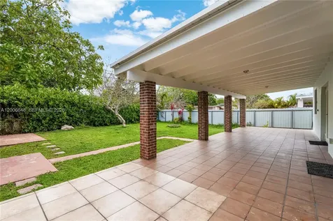 330 SW 104th Court Sweetwater FL 33174