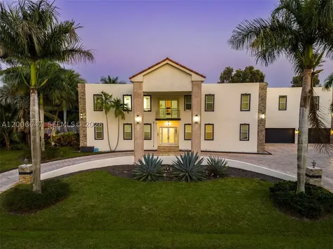 1430 NW 114th Avenue Plantation FL 33323