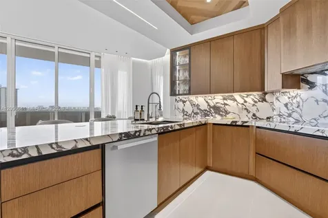 4100 Island Boulevard Aventura FL 33160