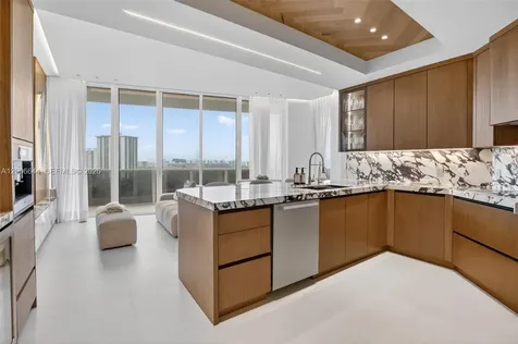 4100 Island Boulevard Aventura FL 33160