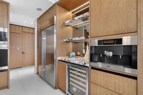 4100 Island Boulevard Aventura FL 33160