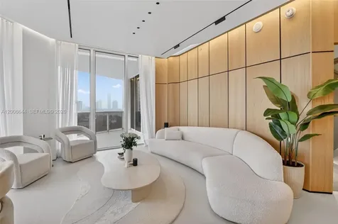 4100 Island Boulevard Aventura FL 33160