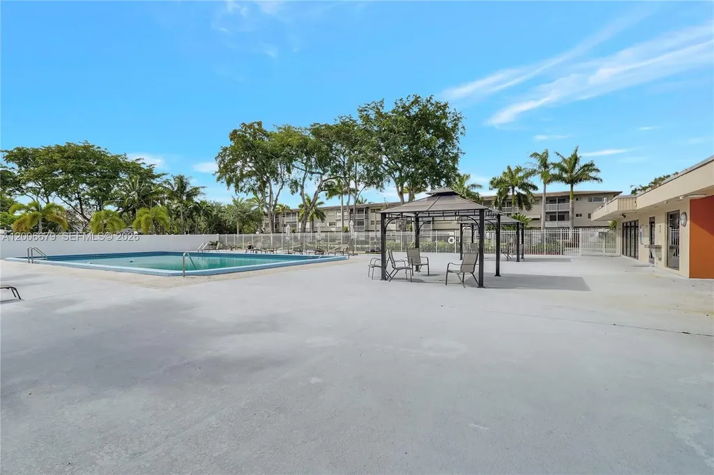4800 Hillcrest Lane Hollywood FL 33021