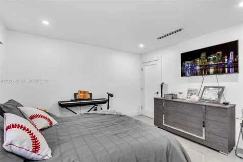 8241 NW 182nd Street Hialeah FL 33015