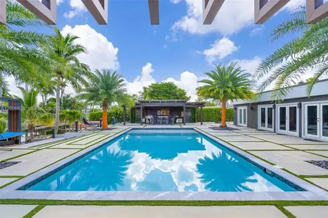 8241 NW 182nd Street Hialeah FL 33015