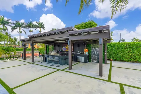 8241 NW 182nd Street Hialeah FL 33015