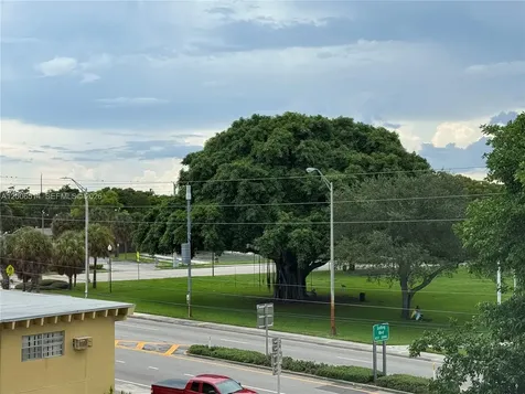 12215 W Dixie Highway North Miami FL 33161