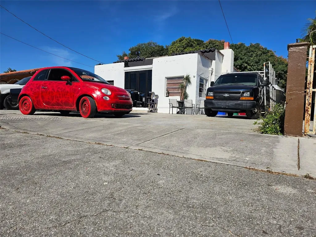1829 NW 5th Street Miami FL 33125
