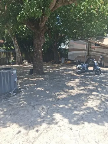 1829 NW 5th Street Miami FL 33125