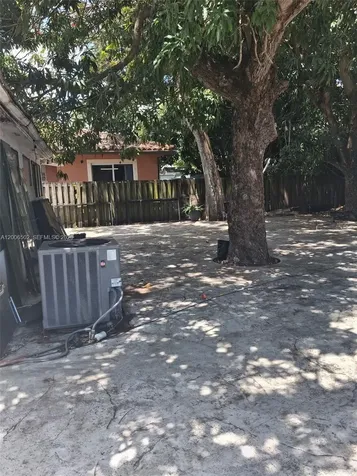 1829 NW 5th Street Miami FL 33125