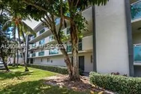 8445 Springtree Drive Sunrise FL 33351