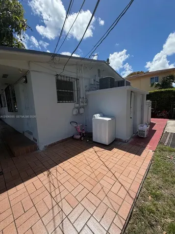 41 E 20th Street Hialeah FL 33010
