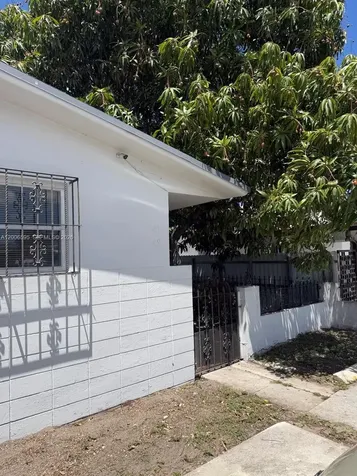 41 E 20th Street Hialeah FL 33010